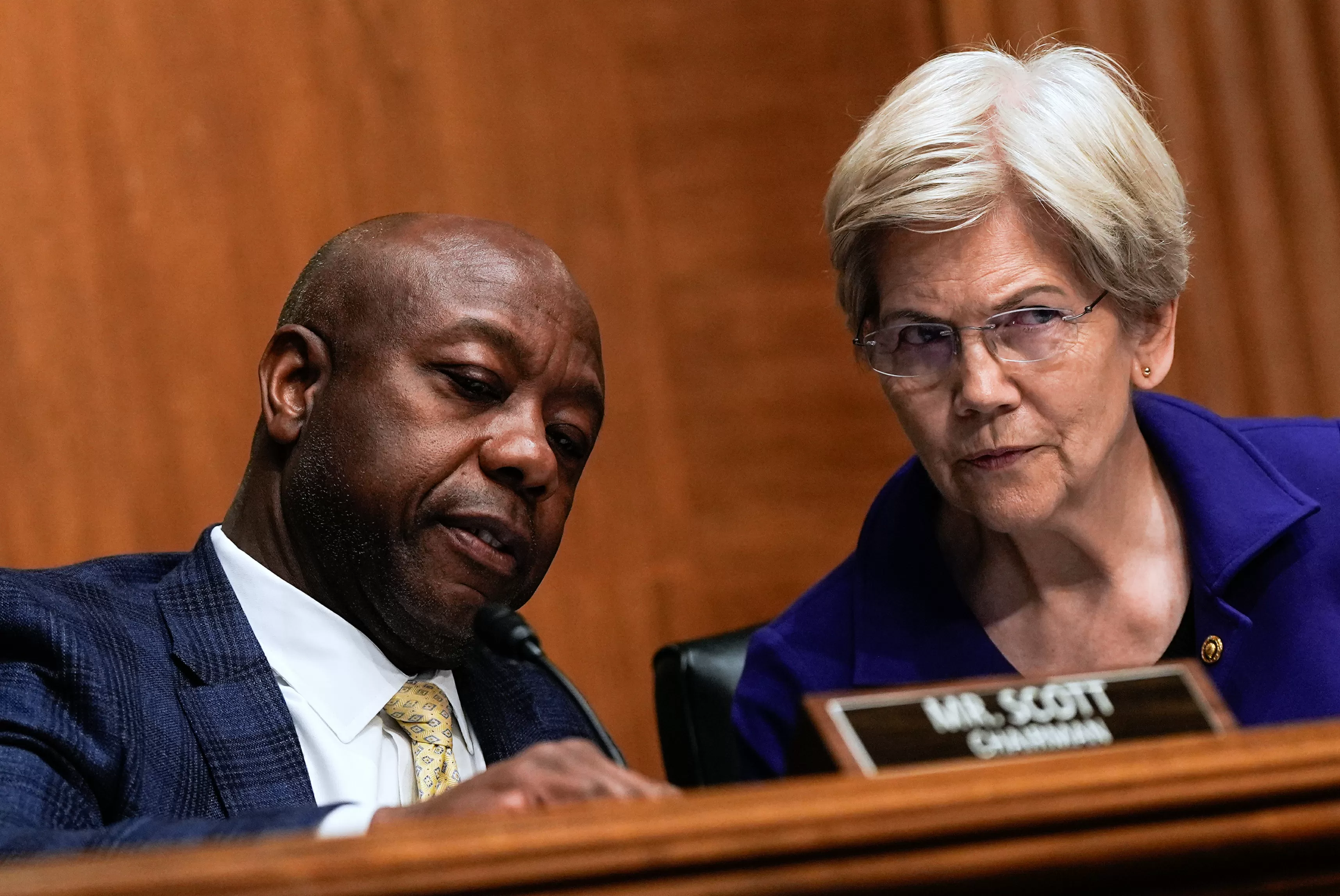 Crypto industry presses Senate Banking panel to reject efforts to expand limits on stablecoin rewards