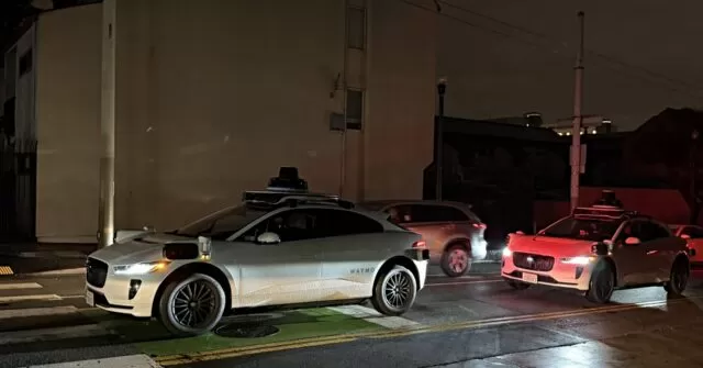 WATCH: Traffic Chaos in San Francisco as Power Outage Stalls Self-Driving Cars