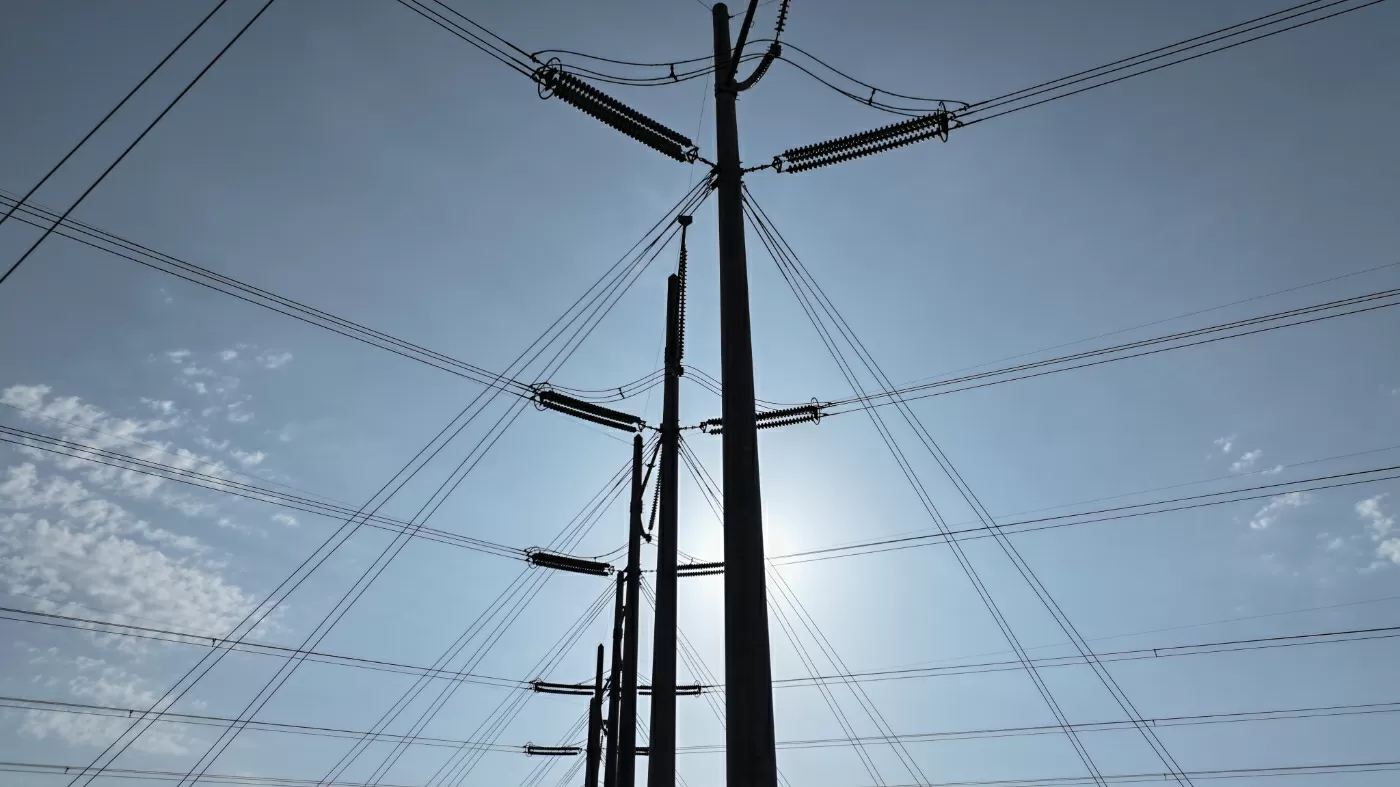White House, bipartisan governors call on biggest US grid operator to lower prices