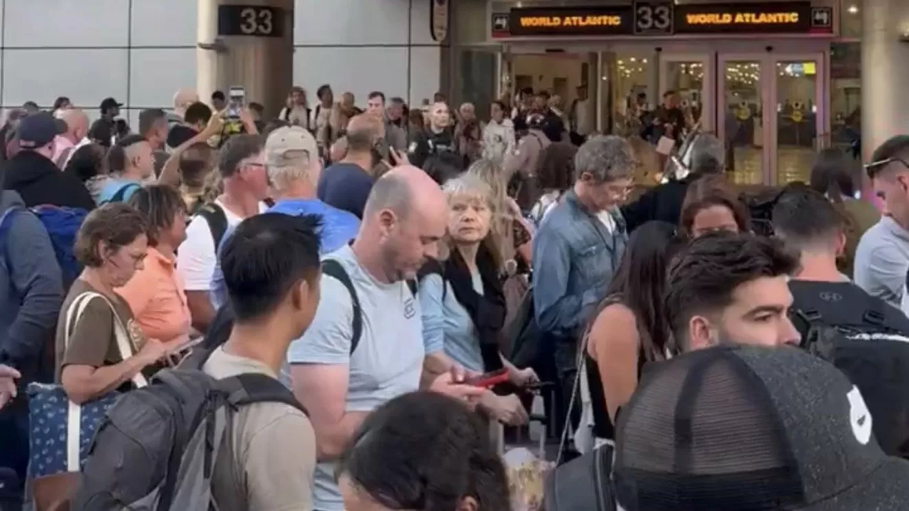 DEVELOPING: Miami Airport Evacuated as Bomb Squad Called in for Suspicious Package (VIDEO)