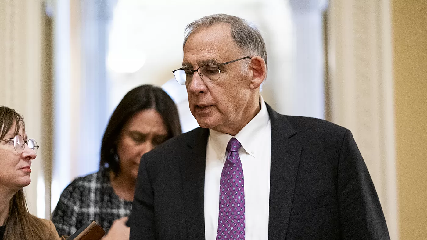 Senate panel advances key crypto bill without Democratic support