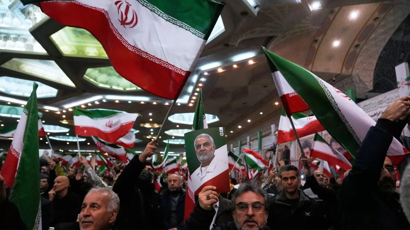 Iran: US troops 'legitimate targets' after Trump threatens to intervene in protests