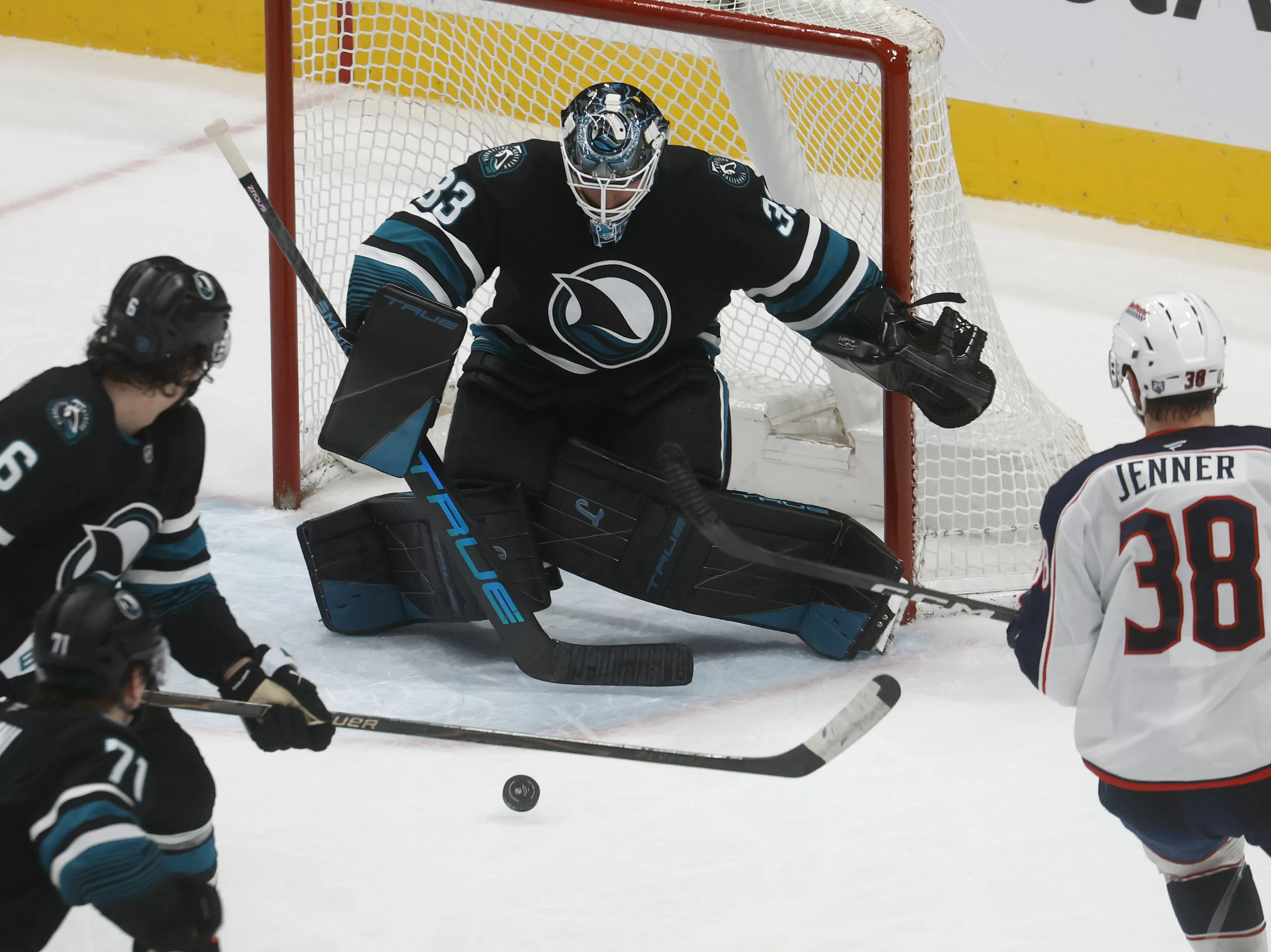 Sharks re-sign pending UFA goalie to two-year contract