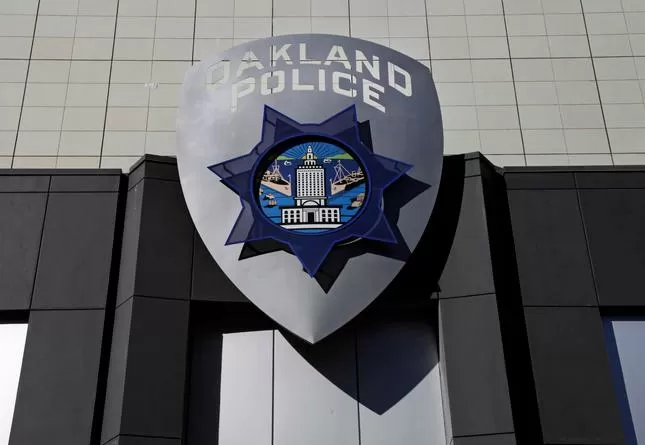 Man breaks into Oakland police HQ, steals radio before arrest