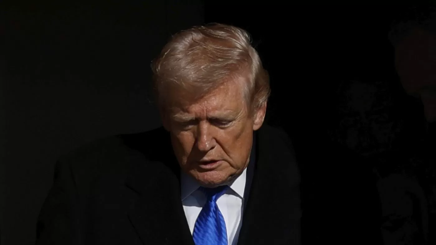 Trump makes public call for clean 18-month 702 extension