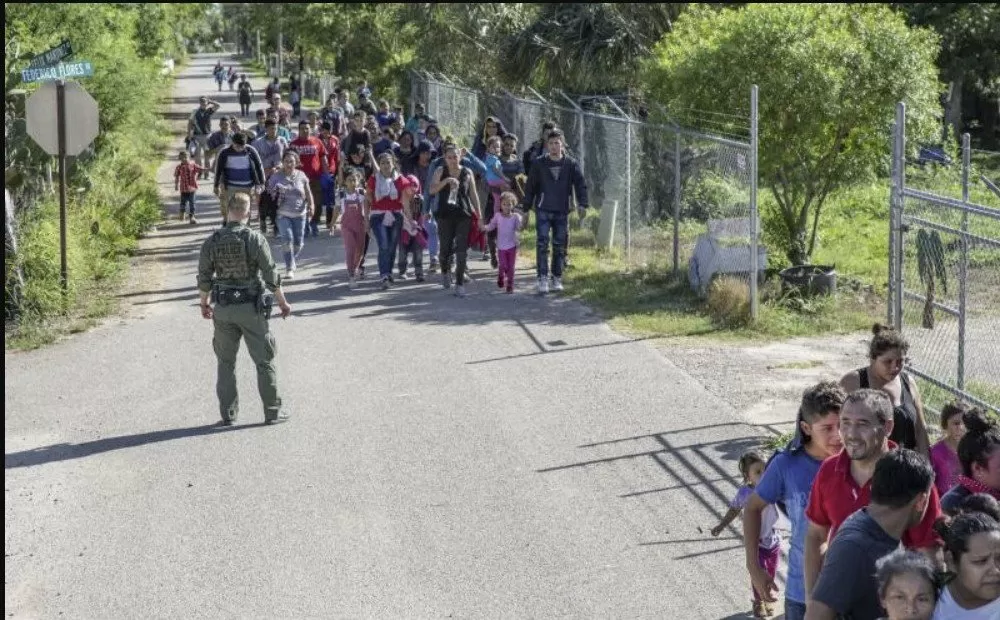 Poll Finds Majority of Americans View Democrats as an ‘Open Borders’ Party